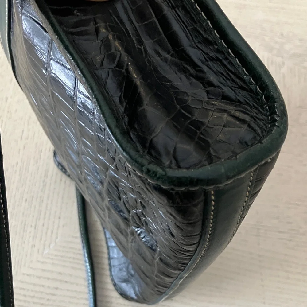 Brahmin Green Croc-Embossed Leather Crossbody Bag with Thin Shoulder Strap